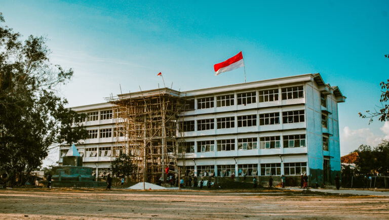 PESANTREN DALAM PERGULATAN