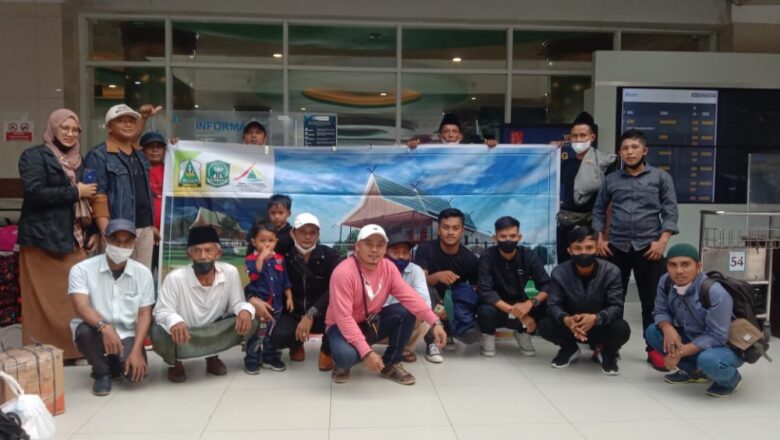 Bertolak ke Madura, Ratusan Anggota ikappaspon Siap menghadiri Lailatul Musamahah ke 64 dan Peresmian Asrama Santri khas Kalimantan.